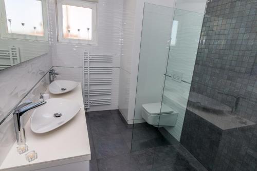 Apartment with Sea View image 9