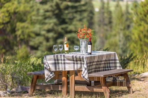 Huckleberry Hideaway - image 2