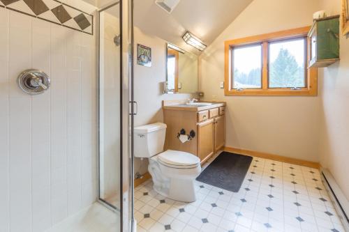 Huckleberry Hideaway - image 4