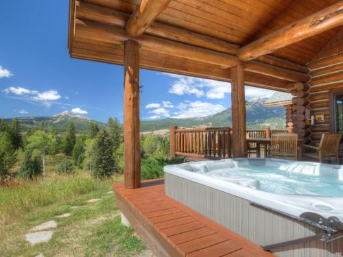 Huckleberry Hideaway - image 5