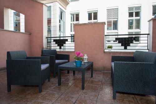Apartment with Big Terrace - image 2