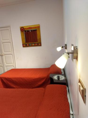 1 double bed, 1 twin bed