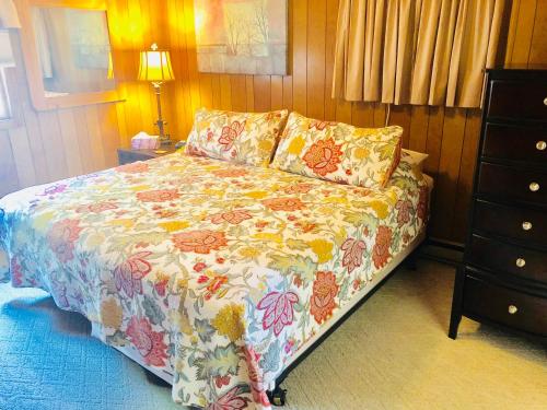 Galena Penthouse overlooking Main Street with FREE off street parking in Galena, USA