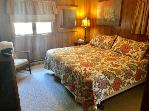 Galena Penthouse overlooking Main Street with FREE off street parking in Galena, USA
