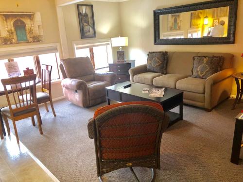 Galena Penthouse overlooking Main Street with FREE off street parking in Galena, USA