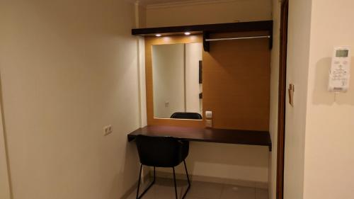 Deluxe Double or Twin Room with Balcony image 6