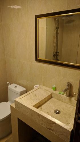 Deluxe Double or Twin Room with Balcony image 5
