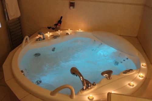 Exis Hotel - image 7