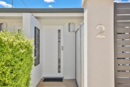 112 Olive Apartments photo 2