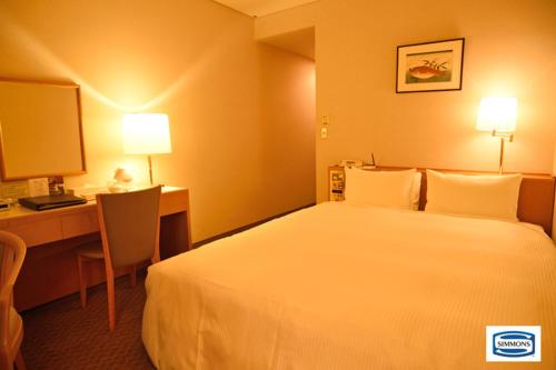 Hotel Ikkeikaku Ideally located in the Kesennuma area, Hotel Ikkeikaku promises a relaxing and wonderful visit. The property features a wide range of facilities to make your stay a pleasant experience. Service-minded