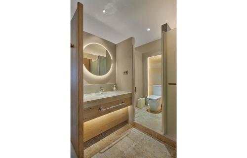 Twin Room image 4