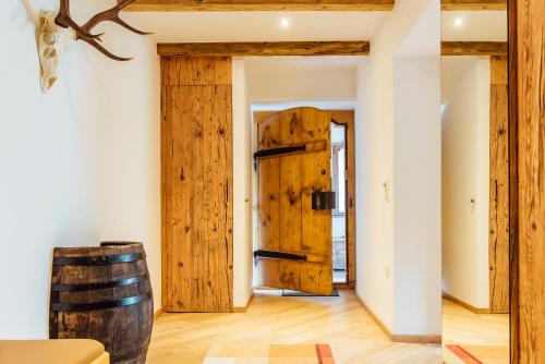 PRIVATE SUITES - image 2