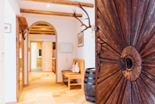 PRIVATE SUITES - image 6