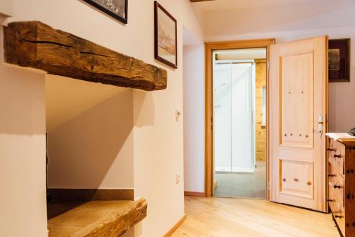 PRIVATE SUITES - image 7