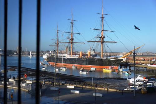 Lady Hamilton - image 10