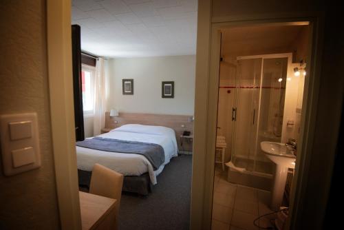 2 twin beds