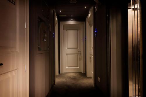 The Frame Hotel - image 13