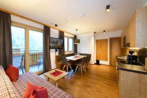2 bedrooms, 5 beds