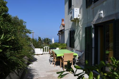 Apartment with terrace and sea view - Mali Lošinj