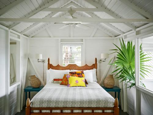 Golden Rock Nevis in Bata
