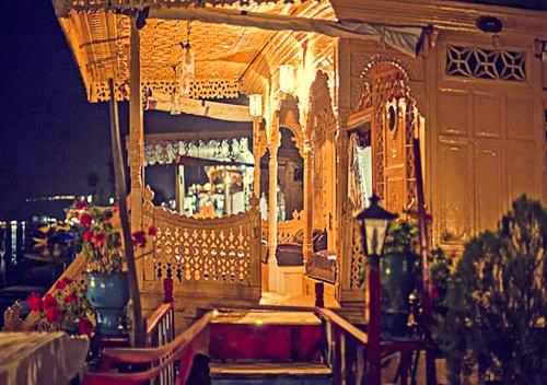 Chicago Group of Houseboats in Srinagar