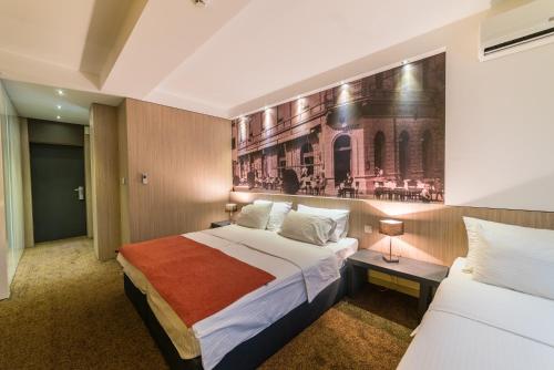 City Hotel - main image