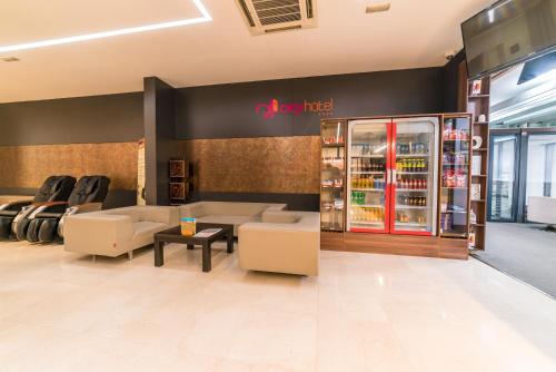 City Hotel - image 14