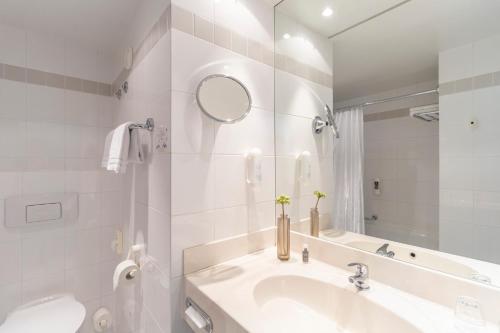 Ramada by Wyndham Hannover - image 13