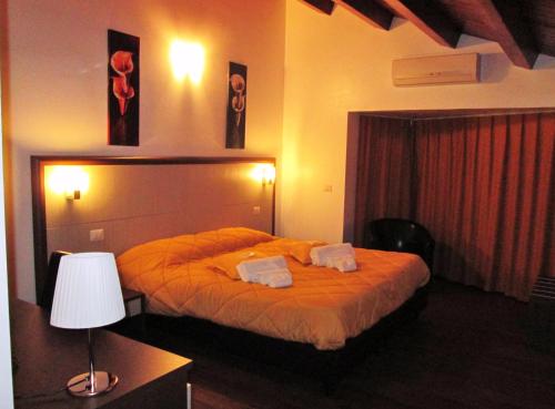 2 twin beds