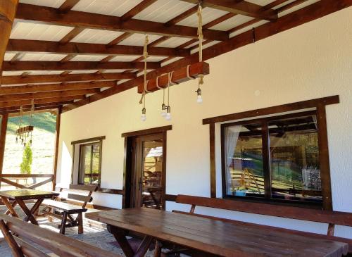 Cabana Valea Floreiului in 泰施拉