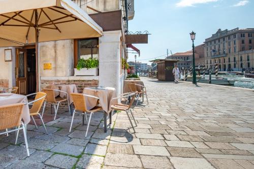 Hotel Antiche Figure - image 10