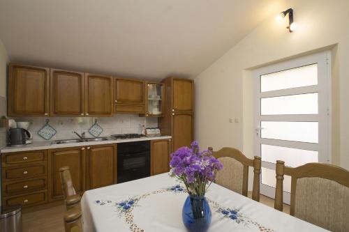 Apartments Ante Š - close to the sea - image 6