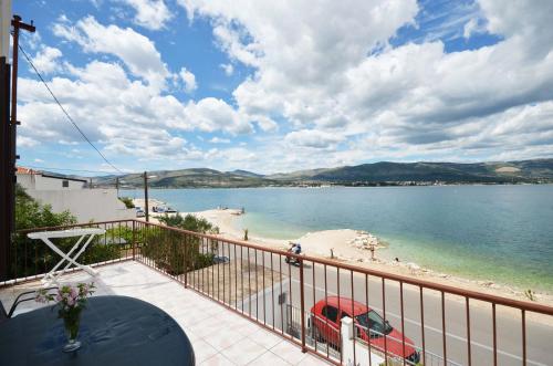 Apartment Andja - 5m from the beach - image 6