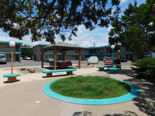 Drifter Motel - image 5