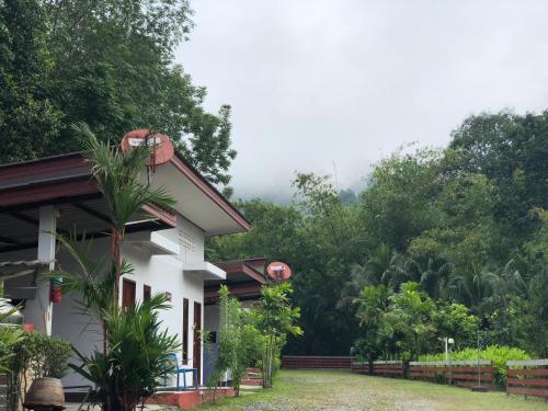 Thanathorn Guesthouse in Kantang