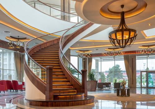 大堂, 裡澤溫德姆華美達廣場酒店 (Ramada Plaza by Wyndham Rize) in 里澤