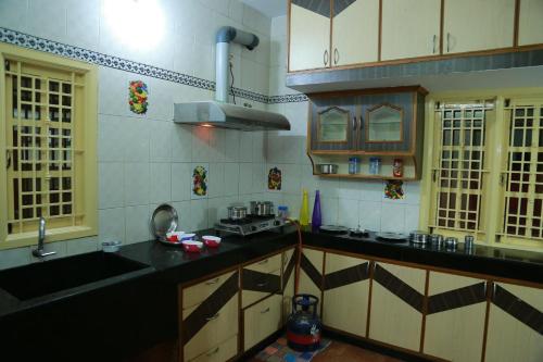 مطبخ, Coimbatore Home Stay & Serviced Apartment in سارافانامباتي