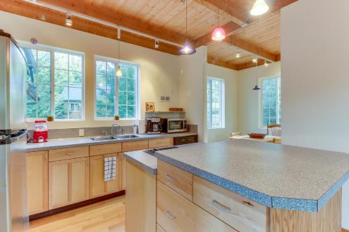 Camano Writer's Cottage - image 5