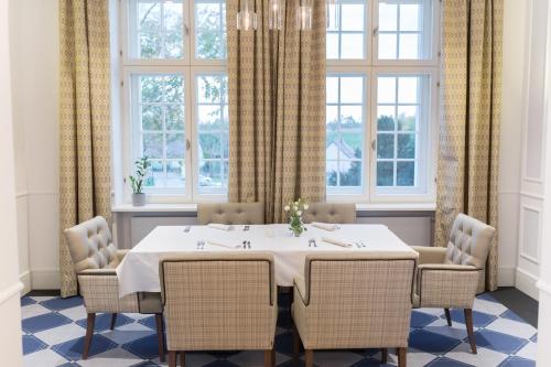 Étterem, Pałac Komierowo (Palac Komierowo) in Sepolno Krajenskie