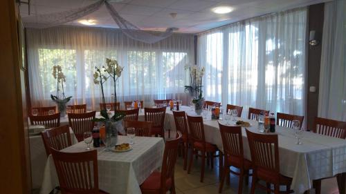 Liget Hotel - image 2