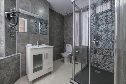 Deluxe Double Room image 2
