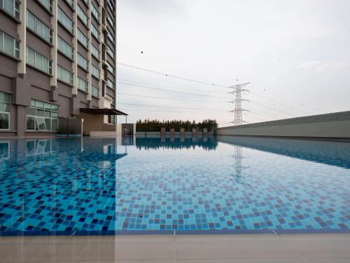 Swimming pool, Hotel Holmes Gelang Patah in Pulai