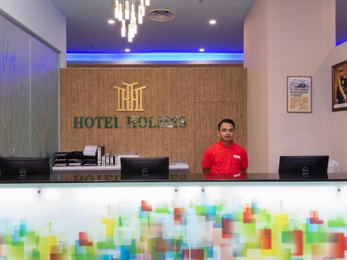 Hotel Holmes Gelang Patah - 수영장