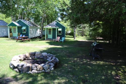 Rowe's Adirondack Cabins of Schroon Lake