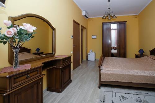 Lira Hotel