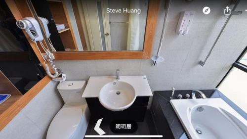 Quadruple Room with Private Bathroom image 6