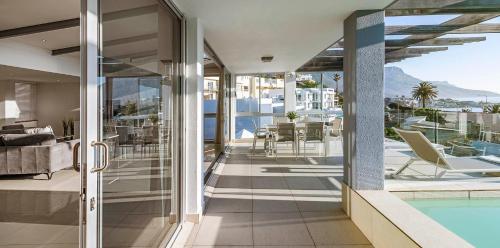 Foto - Blue Views Penthouse Beachfront Apartment with Pool