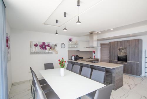 Sea Bank Villa Apartments - image 5