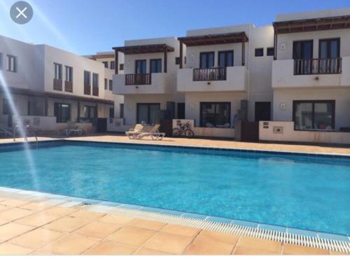 Noray Swan Duplex right at the Pool – khách sạn tại Costa Calero