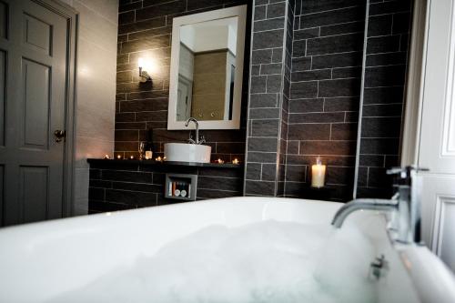 Gretna Hall Hotel - image 2